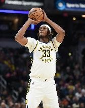 中规中矩！特纳10中6&amp;三分7中3拿到15分9板2助2帽&amp;抢3前场板