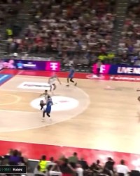 这胖子的想象力不得了~约基奇又献天秀传球 空中单手往后甩传队友