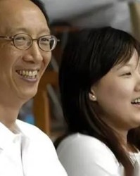 华体会体育-恩爱24年抵不过现实！74岁梁锦松衰老明显，48岁伏明霞仍貌美如花|婚姻|人生|岁月|两人|圈层_新浪娱乐_新浪新闻