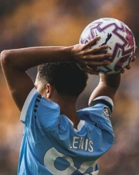 邮报：刘易斯上周说不想离队，与维亚纳会面48小时内谈妥续约