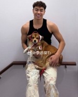 潮男出没！李添荣晒近照：帅小狗和帅小孩