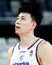 华体会体育-23连胜追平姚明时代纪录！上海横扫山东 张镇麟9+6+7约翰逊36分